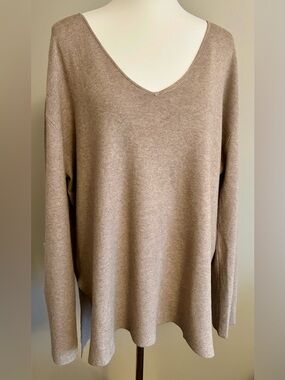 Splendid V-Neck Sweater in Heather Camel
